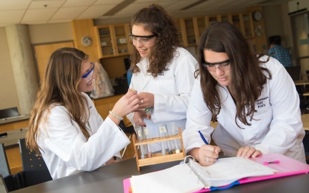 Students in the science lab of Toronto's TanenbaumCHAT. (Courtesy) Students in the science lab of Toronto's TanenbaumCHAT. (Courtesy)