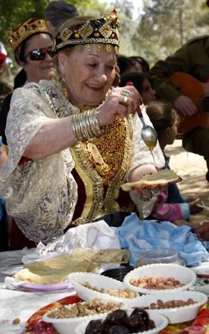 Celebrating Maimouna in Jerusalem's Sacher Park (Daniel Dreifuss/Flash 90) Celebrating Maimouna in Jerusalem's Sacher Park (Daniel Dreifuss/Flash 90)
