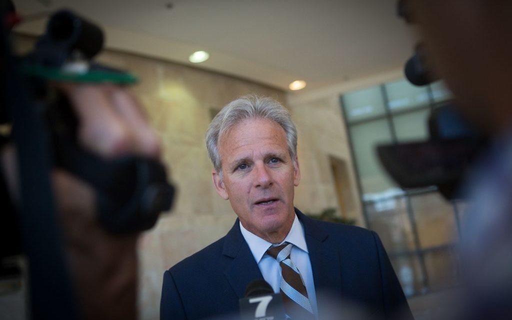 Kulanu Knesset member Michael Oren speaks to press in the Israeli parliament, July 29, 2015. (Miriam Alster/Flash90) Kulanu Knesset member Michael Oren speaks to press in the Israeli parliament, July 29, 2015. (Miriam Alster/Flash90)