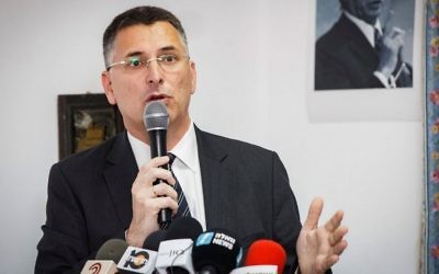 Gideon Saar announcing his political comeback in Acre on April 3, 2017. (Meir Vaaknin/Flash90)