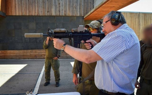 Defense Minister Avigdor Liberman visits the Yamam Counter-Terror Unit base on April 4, 2017. (Ariel Hermoni/Defense Ministry) Defense Minister Avigdor Liberman visits the Yamam Counter-Terror Unit base on April 4, 2017. (Ariel Hermoni/Defense Ministry)