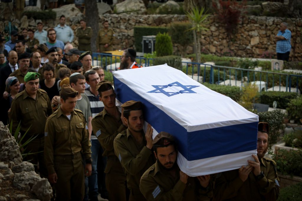 Hundreds attend the funeral of 20-year old Israeli soldier Sgt. Elchai Taharlev at Mt. Herzl, in Jerusalem on April 6, 2017. (Flash90) Hundreds attend the funeral of 20-year old Israeli soldier Sgt. Elchai Taharlev at Mt. Herzl, in Jerusalem on April 6, 2017. (Flash90)