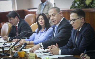 Prime Minister Benjamin Netanyahu leads the weekly cabinet meeting at the Prime Minister Office in Jerusalem, April 23, 2017. (Alex Kolomoisky/Pool) Prime Minister Benjamin Netanyahu leads the weekly cabinet meeting at the Prime Minister Office in Jerusalem, April 23, 2017. (Alex Kolomoisky/Pool)
