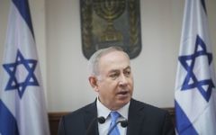 Prime Minister Benjamin Netanyahu leads the weekly cabinet meeting at the Prime Minister Office in Jerusalem, April 23, 2017. (Alex Kolomoisky/Pool)
