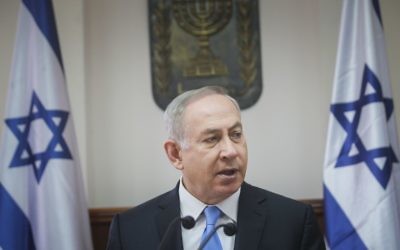 Prime Minister Benjamin Netanyahu leads the weekly cabinet meeting at the Prime Minister Office in Jerusalem, April 23, 2017. (Alex Kolomoisky/Pool)