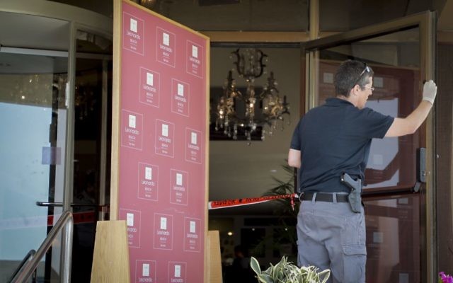 Police at the scene of a terror attack in Tel Aviv, on April 23, 2017. (FLASH90) Police at the scene of a terror attack in Tel Aviv, on April 23, 2017. (FLASH90)