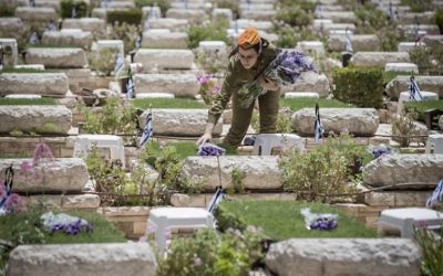 Ahead of Memorial Day events, IDF soldiers put flowers on the graves of fallen soldiers in Mount Herzl Military Cemetery,  Jerusalem, April 30, 2017. (Yonatan Sindel/Flash90)