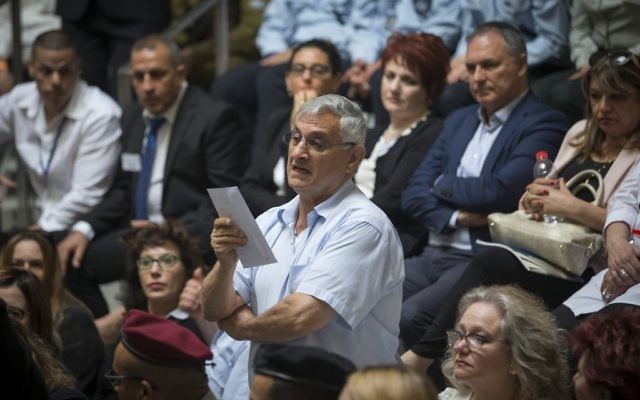 An Israeli bereaved father, Shaul Chitiyat, interrupts Prime Minister Benjamin Netanyahu during the official opening ceremony of the new National Memorial Hall at the entrance to the military cemetery on Mount Herzl, in Jerusalem on April 30, 2017. (Yonatan Sindel/Flash90) An Israeli bereaved father, Shaul Chitiyat, interrupts Prime Minister Benjamin Netanyahu during the official opening ceremony of the new National Memorial Hall at the entrance to the military cemetery on Mount Herzl, in Jerusalem on April 30, 2017. (Yonatan Sindel/Flash90)