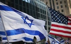 Israeli and American flags seen in Chicago, Illinois, 2014. (Scott Olson/Getty Images)