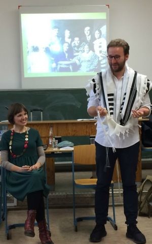 Mascha Schmerling and Monty Ott from the 'Rent a Jew' project visit the Technisches Berufskolleg Solingen, Germany, November 2016. (Kate Brady/DW.com)