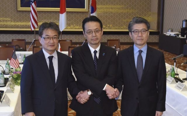 From left to right, US special representative for North Korea policy Joseph Yun, Director-General of the Japanese Foreign Ministry's Asian and Oceanian Affairs Bureau Kenji Kanasugi, and special representative for Korean Peninsula peace and security affairs at the South Korean Foreign Ministry Kim Hong-kyun, pose for photographers before their meeting about North Korean issues at the Iikura Guesthouse in Tokyo, April 25, 2017. (Toru Yamanaka/Pool Photo via AP) 