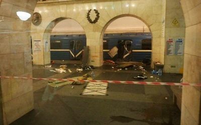 A subway train hit by a explosion stays at the Tekhnologichesky Institut subway station in St.Petersburg, Russia, Monday, April 3, 2017. (AP Photo/www.vk.com/spb_today via AP)