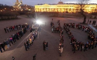 People form digits of the time of the subway bombing in memory of victims of the tragic event, on Marsovo Polye in Saint Petersburg, Russia, Wednesday, April 5, 2017. (AP/Dmitri Lovetsky) People form digits of the time of the subway bombing in memory of victims of the tragic event, on Marsovo Polye in Saint Petersburg, Russia, Wednesday, April 5, 2017. (AP/Dmitri Lovetsky)