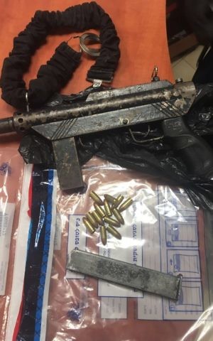 A Carlo-style submachine gun found in a house in the Shuafat refugee camp in Jerusalem on April 10, 2017. (Israel Police) A Carlo-style submachine gun found in a house in the Shuafat refugee camp in Jerusalem on April 10, 2017. (Israel Police)