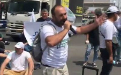 Haifa Chemicals workers hold up traffic in Tel Aviv, April 27, 2017. Screenshot.