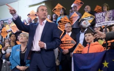 Liberal Democratic Party leader Tim Farron answers questions from journalists at a campaign event in London on April 24, 2017, in the build-up to the UK general election on June 8th. AFP PHOTO / Justin TALLIS