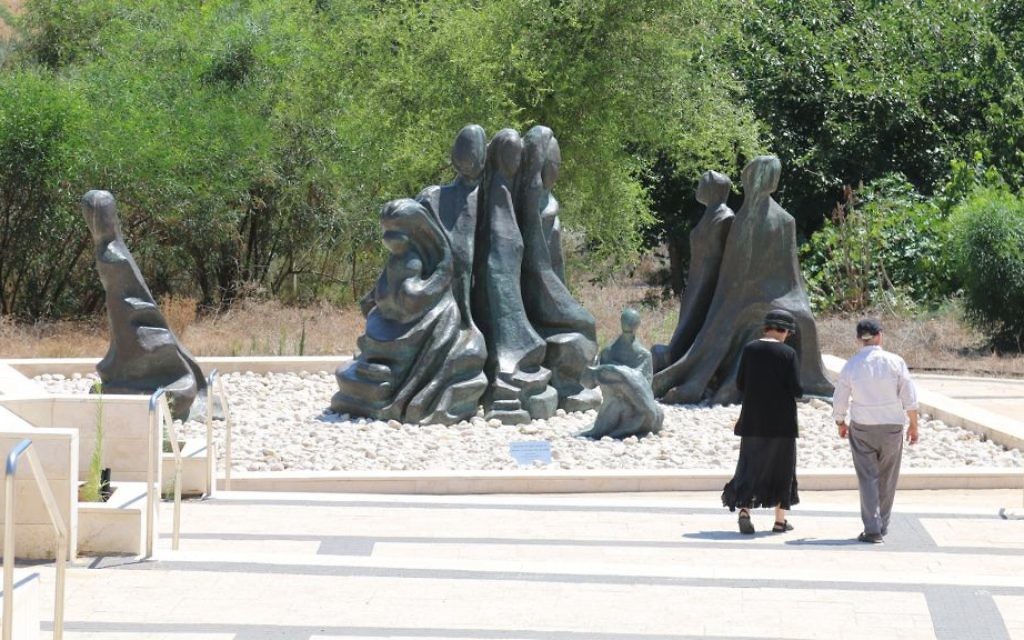 A monument to the women who fought for Kibbutz Nitzanim in the War of Independence. (Shmuel Bar-Am)