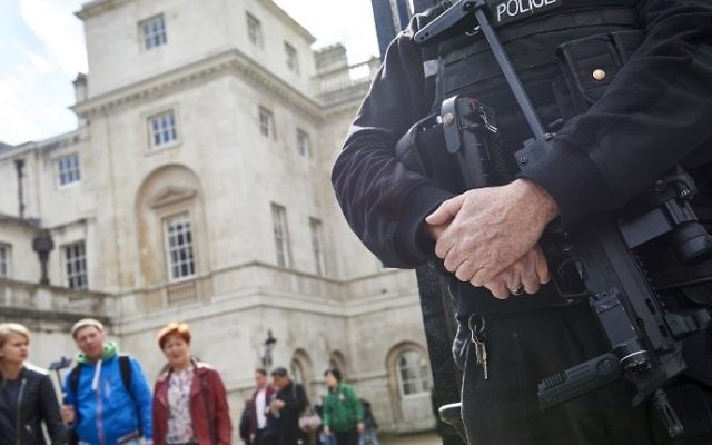 A firearms officer from the the British Metropolitan police stands guard near Horse Guards Parade in central London on April 29, 2017. (AFP/Niklas Halle'n) A firearms officer from the the British Metropolitan police stands guard near Horse Guards Parade in central London on April 29, 2017. (AFP/Niklas Halle'n)