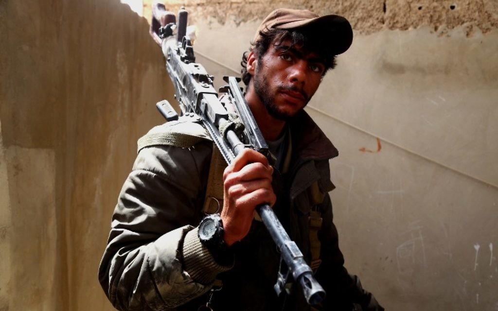 A member of the US-backed Syrian Democratic Forces (SDF), made up of an alliance of Arab and Kurdish fighters, looks on in the town of Tabqa, about 55 kilometres (35 miles) west of Raqa city, on April 30, 2017 (AFP PHOTO / DELIL SOULEIMAN)