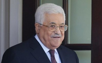 Palestinian Authority President Mahmoud Abbas makes his way to a limousine after meetings at the White House on May 3, 2017 in Washington, DC. (AFP PHOTO / MANDEL NGAN)