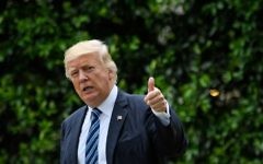 US President Donald Trump gives the thumbs-up as he makes his way to board Marine One on the South Lawn of the White House in Washington, DC on May 4, 2017. (AFP PHOTO / MANDEL NGAN)