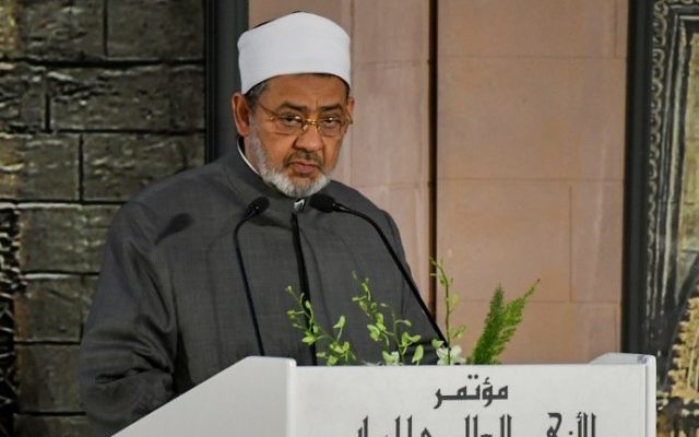 This file photo taken on April 28, 2017 shows Sheikh Ahmed al-Tayeb, the Grand Imam of Al-Azhar, delivering a speech during the visit of Pope Francis to the prestigious Sunni institution in Cairo. (AFP Photo/Andreas Solaro) This file photo taken on April 28, 2017 shows Sheikh Ahmed al-Tayeb, the Grand Imam of Al-Azhar, delivering a speech during the visit of Pope Francis to the prestigious Sunni institution in Cairo. (AFP Photo/Andreas Solaro)