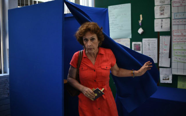 A French citizen residing in Mexico casts her vote at the Lycée Franco-Mexicain in Mexico City on May 6, 2017. (Yuri Cortez/AFP)