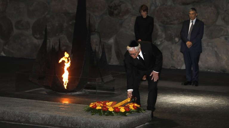 German President Frank-Walter Steinmeier lays a wreath at Yad Vashem's Hall of Remembrance in Jerusalem on May 7, 2017. (AFP Photo/Menahem Kahana) German President Frank-Walter Steinmeier lays a wreath at Yad Vashem's Hall of Remembrance in Jerusalem on May 7, 2017. (AFP Photo/Menahem Kahana)
