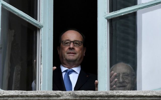 Outgoing French President Francois Hollande looks out of a window, next to the last survivor of the 1944 Tulle massacre Jean Viacroze, as he visits polling stations after casting his ballot in Tulle, central France, May 7, 2017. (AFP/POOL/GEORGES GOBET) Outgoing French President Francois Hollande looks out of a window, next to the last survivor of the 1944 Tulle massacre Jean Viacroze, as he visits polling stations after casting his ballot in Tulle, central France, May 7, 2017. (AFP/POOL/GEORGES GOBET)