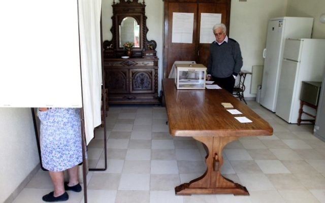 A woman prepares her ballot in one of the smallest villages of France, counting 18 registered voters, during the second round of the French presidential elections, at a polling station, in Ourdon, in the French Pyrenees, May 7, 2017. (AFP/NR/ LAURENT DARD) A woman prepares her ballot in one of the smallest villages of France, counting 18 registered voters, during the second round of the French presidential elections, at a polling station, in Ourdon, in the French Pyrenees, May 7, 2017. (AFP/NR/ LAURENT DARD)