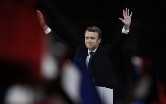 French president-elect Emmanuel Macron waves at supporters as he arrives to deliver a speech in front of the Pyramid at the Louvre Museum in Paris on May 7, 2017, after winning the second round of the French presidential election. (AFP PHOTO / Eric FEFERBERG) French president-elect Emmanuel Macron waves at supporters as he arrives to deliver a speech in front of the Pyramid at the Louvre Museum in Paris on May 7, 2017, after winning the second round of the French presidential election. (AFP PHOTO / Eric FEFERBERG)