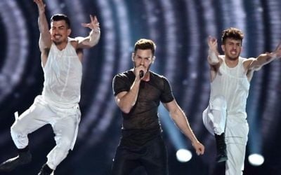Representing Israel with the song "I feel alive" Imri Ziv (C), performs on stage with two dancers during the Grand Final rehearsal of 62nd edition of the Eurovision Song Contest 2017 at the International Exhibition Centre, in Kiev, on May 12, 2017. (Sergei SUPINSKY / AFP)