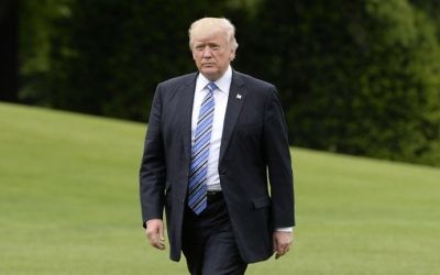 US President Donald Trump exits Marine One on the South Lawn of the White House on May 13, 2017. (AFP Photo/Olivier Douliery)