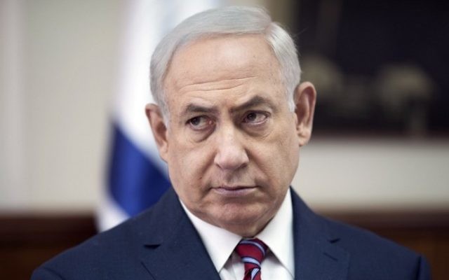 Prime Minister Benjamin Netanyahu attends the weekly cabinet meeting at his office in Jerusalem on May 14, 2017. (AFP Photo/Pool/Abir Sultan)