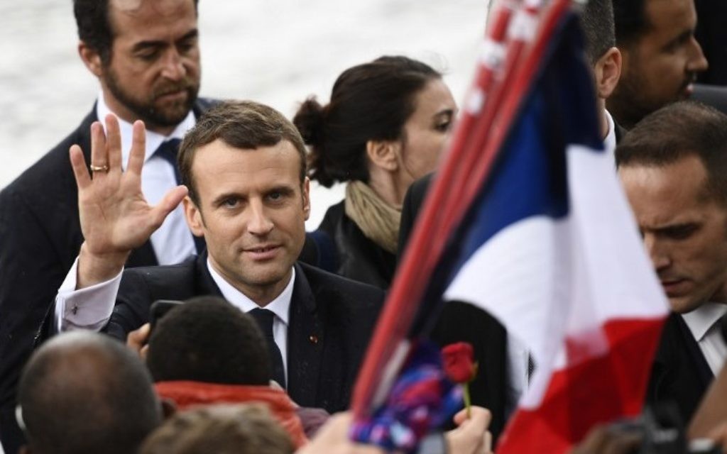 French President Emmanuel Macron greets people after laying a wreath of flower on the unknown Soldier's tomb at the Arc of Triomphe monument after his formal inauguration ceremony as French President on May 14, 2017 in Paris. (AFP PHOTO / Martin BUREAU)