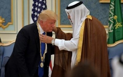 US President Donald Trump (C) receives the Order of Abdulaziz al-Saud medal from Saudi Arabia's King Salman bin Abdulaziz al-Saud (R) at the Saudi Royal Court in Riyadh on May 20, 2017. (AFP PHOTO / MANDEL NGAN)