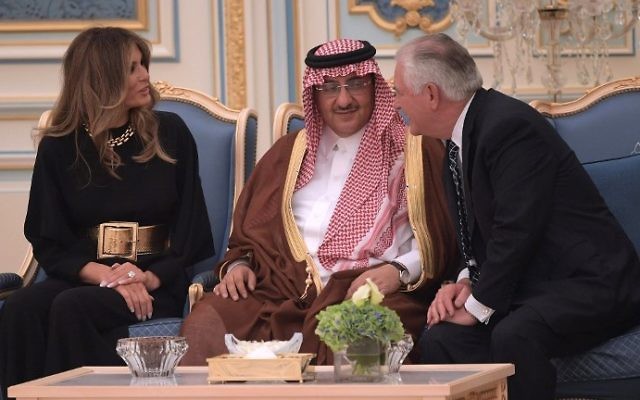 US First Lady Melania Trump (L) and US Secretary of State Rex Tillerson (R) chat with Saudi Crown Prince and Minister of Interior, Muhammad bin Nayef Abdulaziz, at the Saudi Royal Court in Riyadh on May 20, 2017. (MANDEL NGAN / AFP)