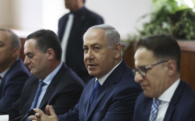 Prime Minister Benjamin Netanyahu (2nd-R) attends a weekly cabinet meeting at the Prime Minister's Office in Jerusalem on May 21, 2017. (AFP Photo/Pool/Ronen Zvulun) Prime Minister Benjamin Netanyahu (2nd-R) attends a weekly cabinet meeting at the Prime Minister's Office in Jerusalem on May 21, 2017. (AFP Photo/Pool/Ronen Zvulun)