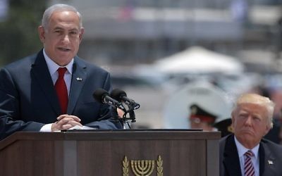 Prime Minister Benjamin Netanyahu (L) speaks during a welcome ceremony for US President Donald Trump (R) upon his arrival at Ben Gurion International Airport on May 22, 2017. (AFP Photo/Mandel Ngan)