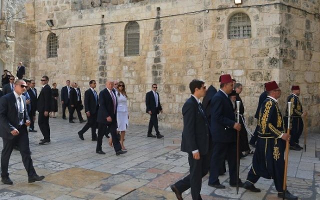 US President Donald Trump (C) and First Lady Melania Trump visit the Church of the Holy Sepulchre in Jerusalem's Old City on May 22, 2017. (AFP Photo/Mandel Ngan)