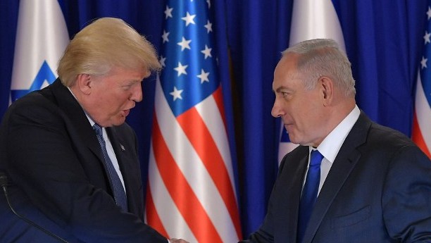 US President Donald Trump (L) and Israel's Prime Minister Benjamin Netanyahu shake hands after delivering press statements, before an official dinner in Jerusalem on May 22, 2017. (AFP PHOTO / MANDEL NGAN) US President Donald Trump (L) and Israel's Prime Minister Benjamin Netanyahu shake hands after delivering press statements, before an official dinner in Jerusalem on May 22, 2017. (AFP PHOTO / MANDEL NGAN)