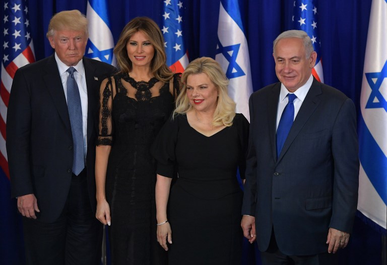 US President Donald Trump, first lady Melania Trump, Sara Netanyahu and Israel's Prime Minister Benjamin Netanyahu pose for pictures before an official diner in Jerusalem on May 22, 2017. US (AFP PHOTO / MANDEL NGAN) US President Donald Trump, first lady Melania Trump, Sara Netanyahu and Israel's Prime Minister Benjamin Netanyahu pose for pictures before an official diner in Jerusalem on May 22, 2017. US (AFP PHOTO / MANDEL NGAN)