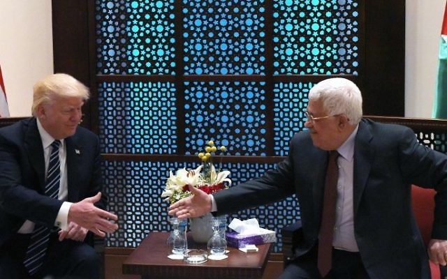 US President Donald Trump, left, shakes hands with President of the Palestinian Authority Mahmoud Abbas during a meeting at the presidential palace in the West Bank city of Bethlehem, May 23, 2017. (AFP/MANDEL NGAN)