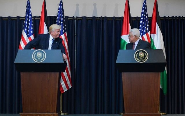 US President Donald Trump, left, and President of the Palestinian Authority Mahmoud Abbas give a joint press conference at the presidential palace in the West Bank city of Bethlehem, May 23, 2017. (AFP/Mandel Ngan)