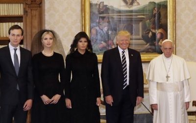 Pope Francis (R) stands with US President Donald Trump, US First Lady Melania Trump (C), the daughter of US President Donald Trump Ivanka Trump and White House senior advisor Jared Kushner (L) during a private audience at the Vatican on May 24, 2017. (AFP PHOTO / POOL / Alessandra Tarantino)
