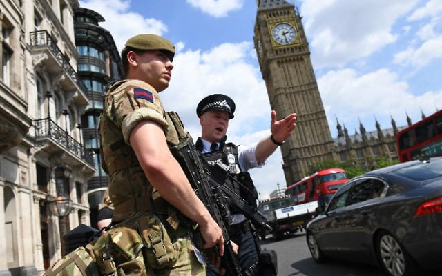 A British Army soldier patrols with an armed police officer near the Houses of Parliament in central London on May 24, 2017. (Justin Tallis/AFP) A British Army soldier patrols with an armed police officer near the Houses of Parliament in central London on May 24, 2017. (Justin Tallis/AFP)