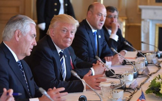 US President Donald Trump (C) takes part in a meeting with US Secretary of State Rex Tillerson (L) and officials on May 24, 2017 in Brussels. (MANDEL NGAN / AFP)