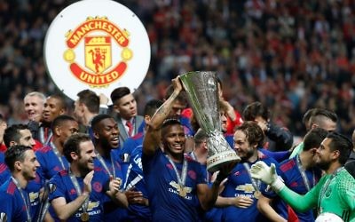 Manchester United's players including Ecuadorian midfielder Antonio Valencia (C) celebrate with the trophy after the UEFA Europa League final football match Ajax Amsterdam v Manchester United on May 24, 2017 at the Friends Arena in Solna outside Stockholm. (AFP/Odd ANDERSEN)