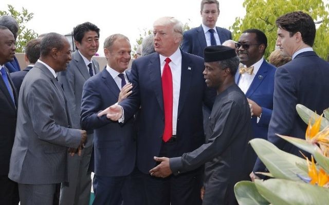 European Council President Donald Tusk (4th L), US President Donald Trump (C), Japanese Prime Minister Shinzo Abe (3rd L) and Canadian Prime Minister Justin Trudeau (R) pose with African leaders after the family photo at the end of the expanded session during the Summit of the Heads of State and of Government of the G7, the group of most industrialized economies, plus the European Union, on May 27, 2017 in Taormina, Sicily.  (AFP PHOTO / POOL / PHILIPPE WOJAZER)