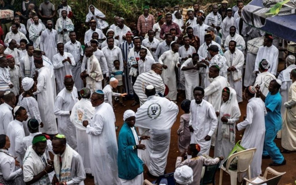 Supporters of the Indigenous People of Biafra (IPOB), members of the Yahveh Yashua Synagogue (Yisraelities Biafra Region) celebrate Shabbat outside the residence of the movement's leader Nnamdi Kanu in Umuahia, on May 27, 2017.  (AFP PHOTO / MARCO LONGARI)